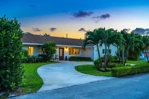 1058 NW 6th Dr, Boca Raton, FL 33486