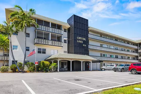 941 Crystal Lake Dr #207, Pompano Beach, FL 33064