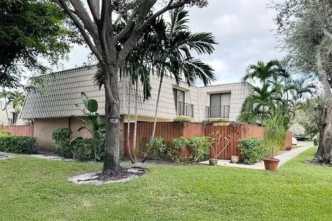 1700 Embassy Dr #504, West Palm Beach, FL 33401