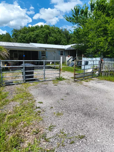 6725 NE 8th Ln, Okeechobee, FL 34974