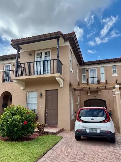 6898 Julia Gardens Dr, Coconut Creek, FL 33073