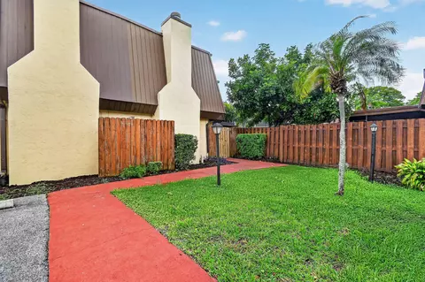 3502 Gardens E Dr, Palm Beach Gardens, FL 33410