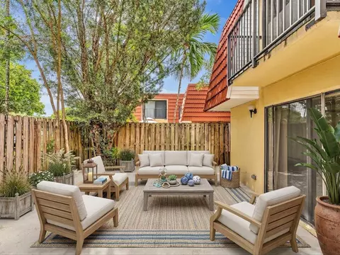 713 NW 99th Cir, Plantation, FL 33324