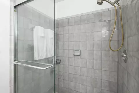 Bath - 124 Adobe Cir, Jupiter, FL 33458 photo 2 of 3