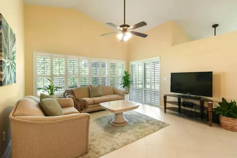 Living - 124 Adobe Cir, Jupiter, FL 33458 photo 2 of 3