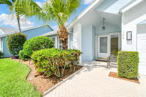 Exterior - 124 Adobe Cir, Jupiter, FL 33458 photo 3 of 17