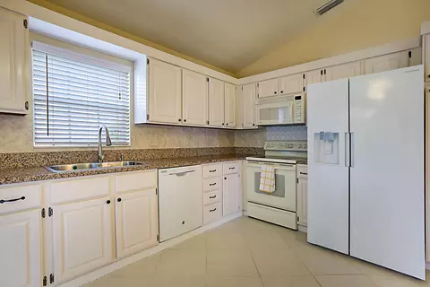 Kitchen - 124 Adobe Cir, Jupiter, FL 33458 photo 1 of 4