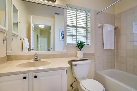 Bath - 124 Adobe Cir, Jupiter, FL 33458 photo 3 of 3