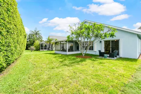 Exterior - 124 Adobe Cir, Jupiter, FL 33458 photo 12 of 17
