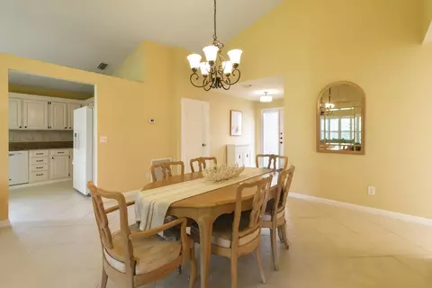 Dining - 124 Adobe Cir, Jupiter, FL 33458 photo 2 of 2