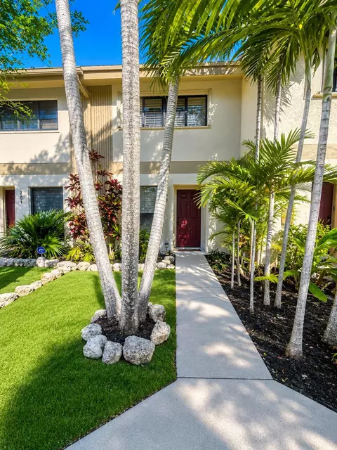 3062 S Oakland Forest Dr #203, Oakland Park, FL 33309