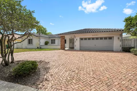 5791 Hawkes Bluff Ave, Davie, FL 33331
