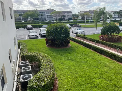 189 E Preston Way, Boca Raton, FL 33434 photo 8