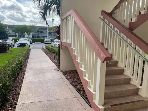 189 E Preston Way, Boca Raton, FL 33434 photo 9