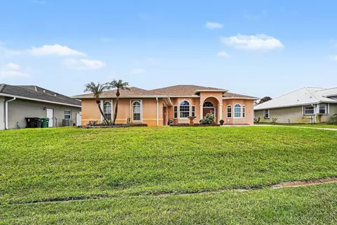 3306 SE Ford Ln SE, Port Saint Lucie, FL 34984