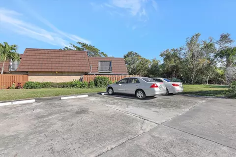 Exterior - 5852 SE Riverboat Dr #321, Stuart, FL 34997 photo 2 of 5