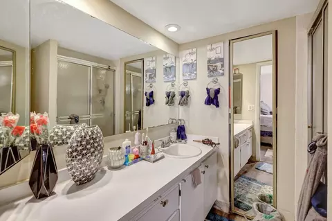 Bath - 5852 SE Riverboat Dr #321, Stuart, FL 34997 photo 1 of 3