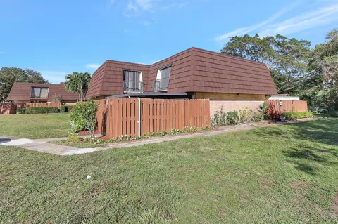 Exterior - 5852 SE Riverboat Dr #321, Stuart, FL 34997 photo 3 of 5