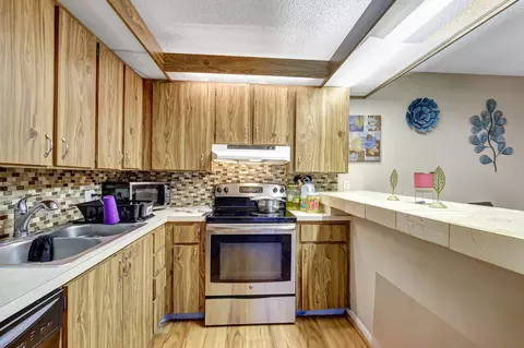 Kitchen - 5852 SE Riverboat Dr #321, Stuart, FL 34997 photo 1 of 2