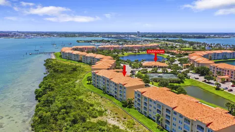 26 Harbour Isle Dr W #PH06, Fort Pierce, FL 34949