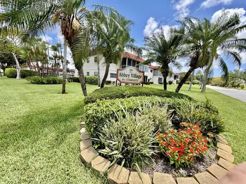 19 Abbey Ln #204, Delray Beach, FL 33446