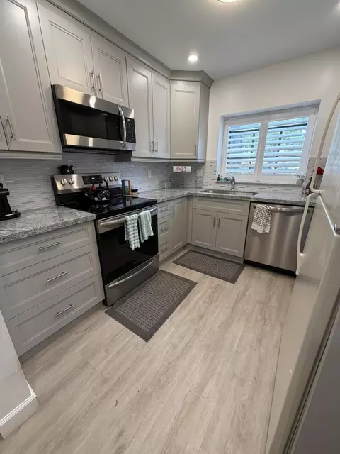 4737 NW 30th St, Coconut Creek, FL 33063