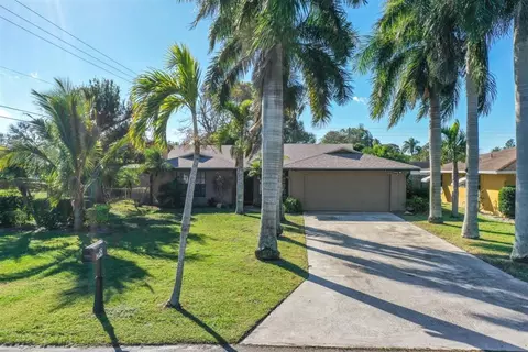 699 Ixoria Ave, Fort Pierce, FL 34982