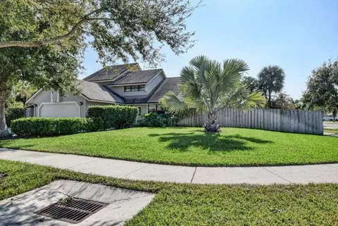 4140 Woods End Rd, Boca Raton, FL 33487