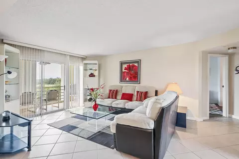 3951 Via Poinciana #511, Greenacres, FL 33467