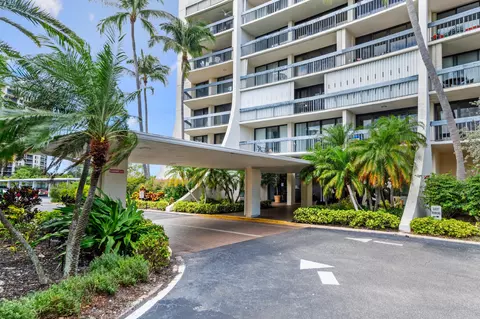 2400 Presidential Way #1006, West Palm Beach, FL 33401