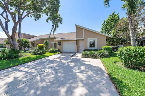 8230 Springtree Rd, Boca Raton, FL 33496
