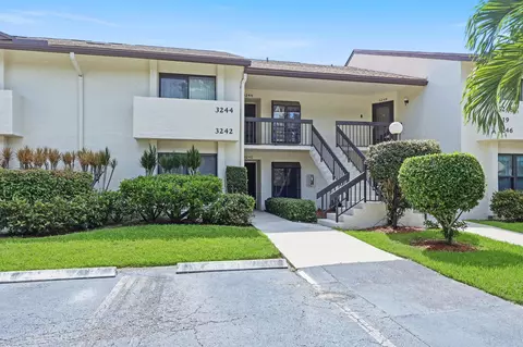 3242 Perimeter Dr, Greenacres, FL 33467