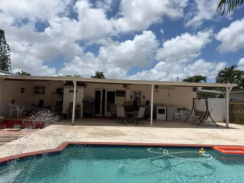 10501 NW 35th Pl, Miami, FL 33147