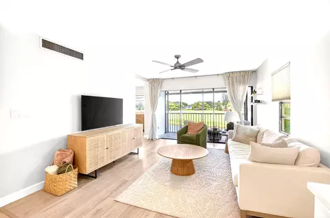 551 Greensward Ln #204-D, Delray Beach, FL 33445