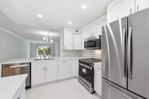 2006 Granada Dr #M3, Coconut Creek, FL 33066
