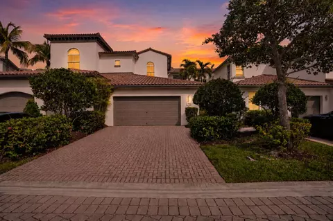 824 Spinnaker Dr E, Hollywood, FL 33019