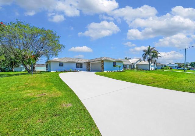 794 SE Albatross Ave, Port Saint Lucie, FL 34983
