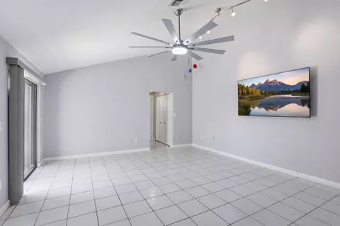 Living - 1801 S Us Hwy 1 #3A, Jupiter, FL 33477 photo 4 of 5