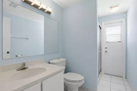 Bath - 1801 S Us Hwy 1 #3A, Jupiter, FL 33477 photo 3 of 3