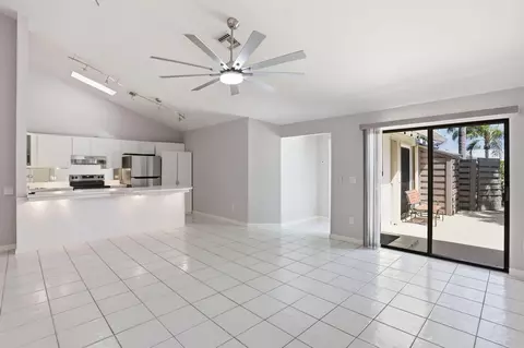 Living - 1801 S Us Hwy 1 #3A, Jupiter, FL 33477 photo 1 of 5