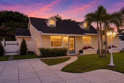 7416 Overlook Dr, Lake Worth, FL 33467