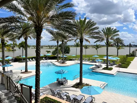 686 Hookline Cir, The Acreage, FL 33470
