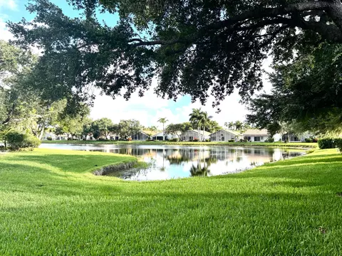 9671 Harbour Lake Cir, Boynton Beach, FL 33437