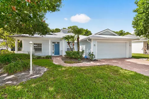 631 NE Muskrat Run, Port Saint Lucie, FL 34983