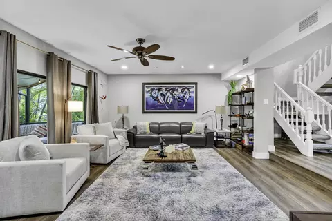 2057 Maplewood Dr, Coral Springs, FL 33071