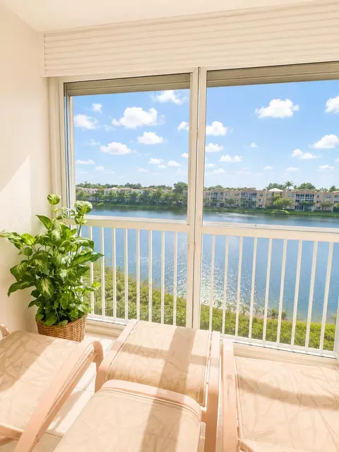 7383 Granville Dr #314, Tamarac, FL 33321