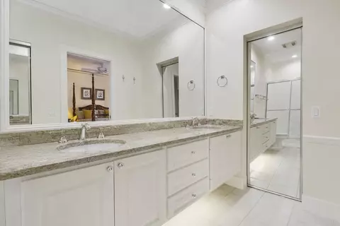 Bath - 77 Laurel Oaks Cir, Tequesta, FL 33469 photo 3 of 5