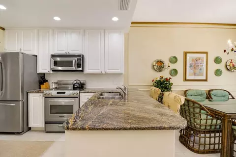 Kitchen - 77 Laurel Oaks Cir, Tequesta, FL 33469 photo 2 of 6