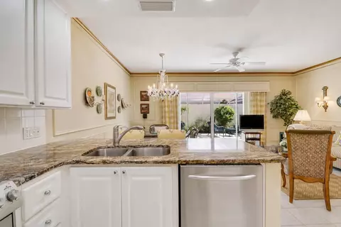Kitchen - 77 Laurel Oaks Cir, Tequesta, FL 33469 photo 3 of 6
