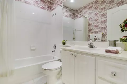 Bath - 77 Laurel Oaks Cir, Tequesta, FL 33469 photo 4 of 5
